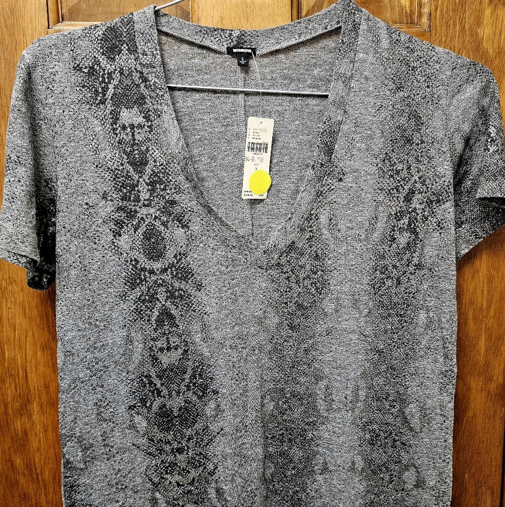 Anthropologie Monrow Foil Snake V-Neck Relaxed Tee *** Size Small***